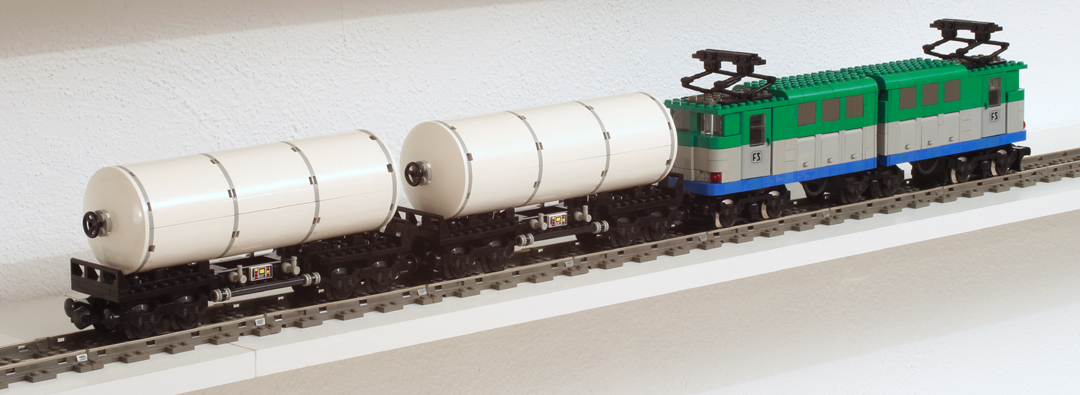 train Lego Ferrovia dello Stato avec wagons citernes