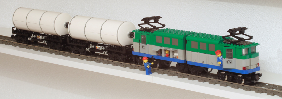 train Lego Ferrovia dello Stato avec wagons citernes