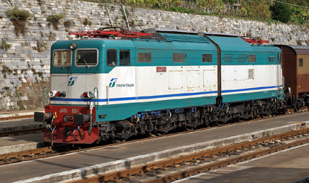 Locomotive E645