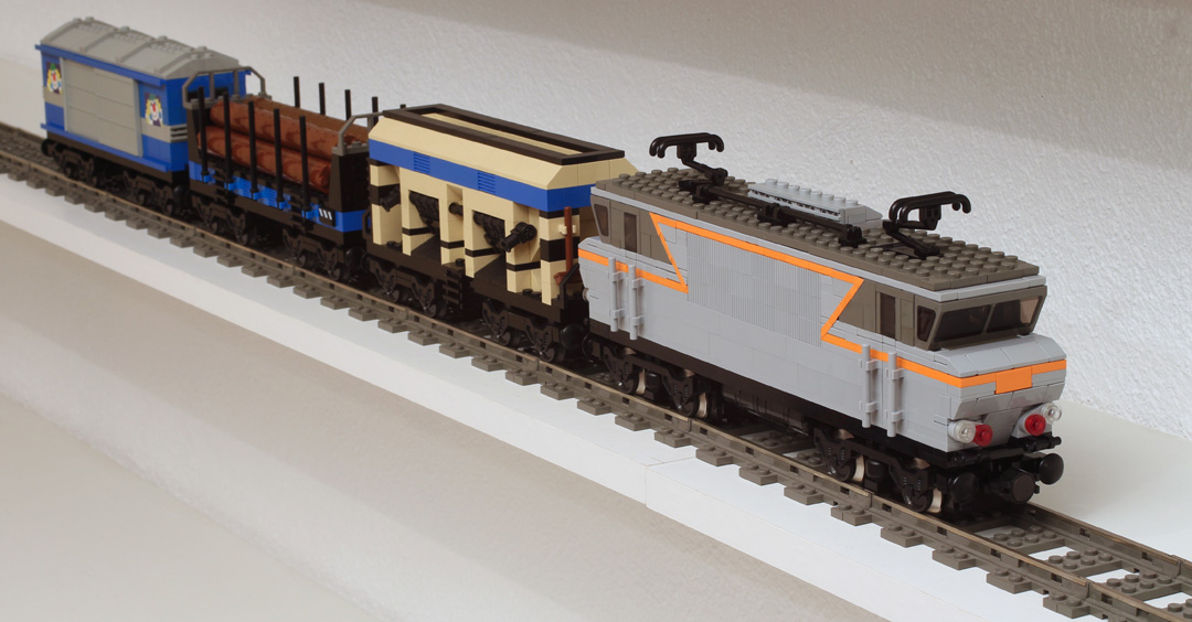 train Lego wagons 10017 et 10013