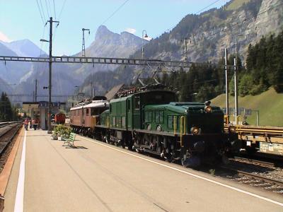 mod&egrave;le locomotive crocodile vert fonc&eacute;