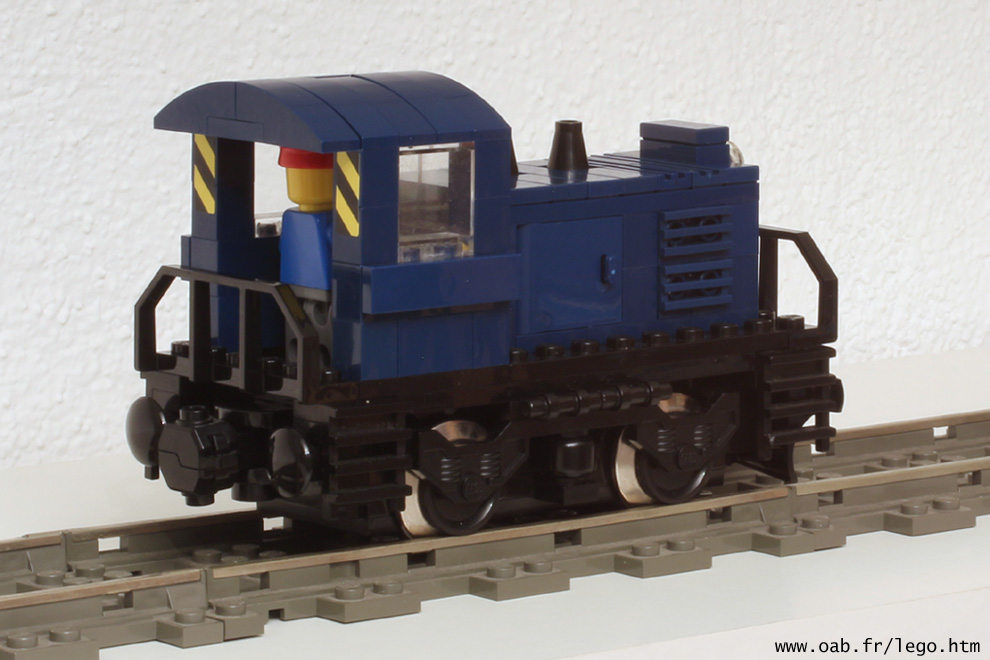 petite locomotive Lego dark blue