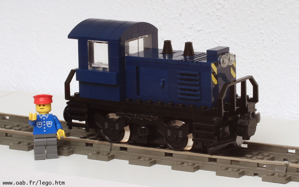 petite locomotive Lego dark blue