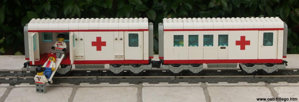 wagon hôpital Lego