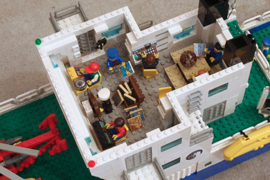 poste de pilotage bateau Lego
