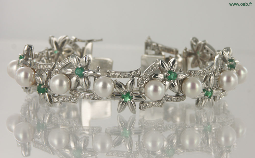 bracelet émeraudes, perles et diamants