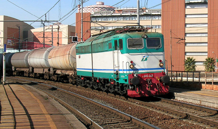Locomotive E645