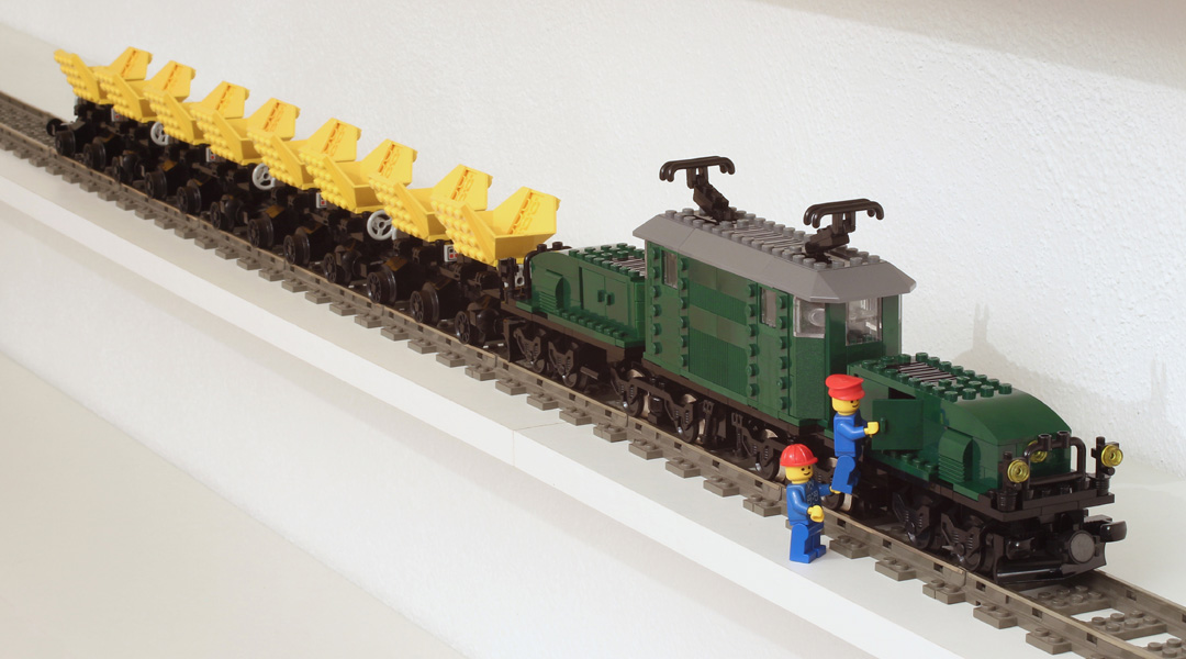 Train locomotive crocodile et wagons godets Lego