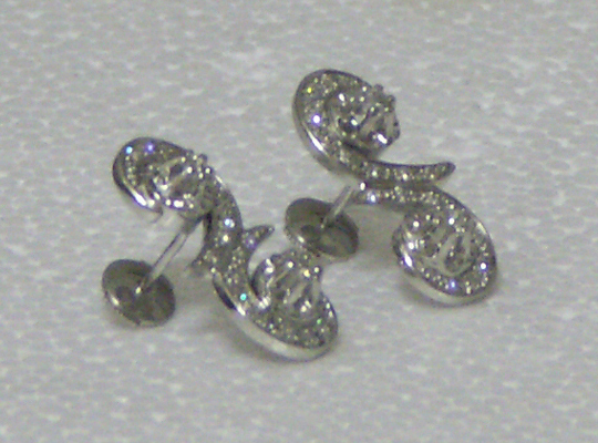 boucles d'oreilles de profil