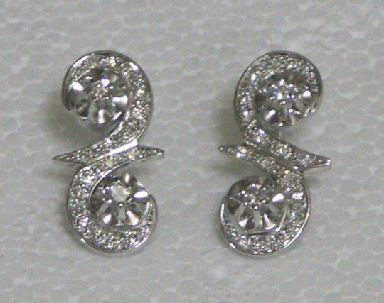 boucles d'oreilles de face