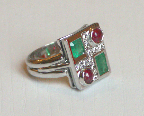 nouvelle bague émeraudes rubis diamants