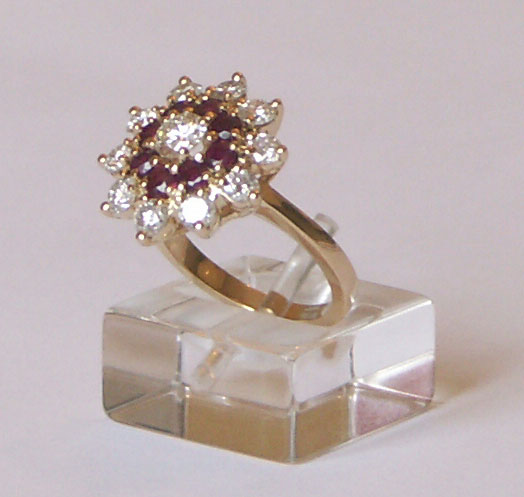 bague or, rubis et diamants