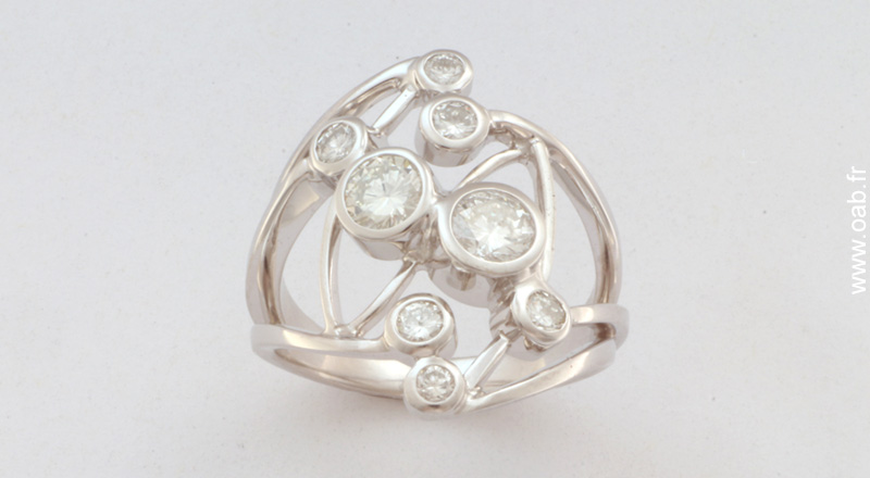 bague or blanc et diamants