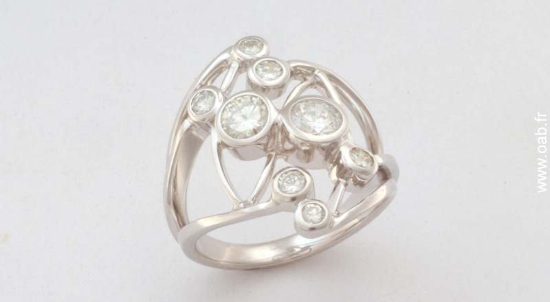 bague or blanc et diamants