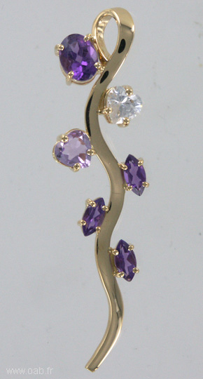 Pendentif or et améthystes
