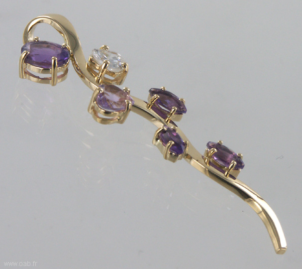 Pendentif or et améthystes
