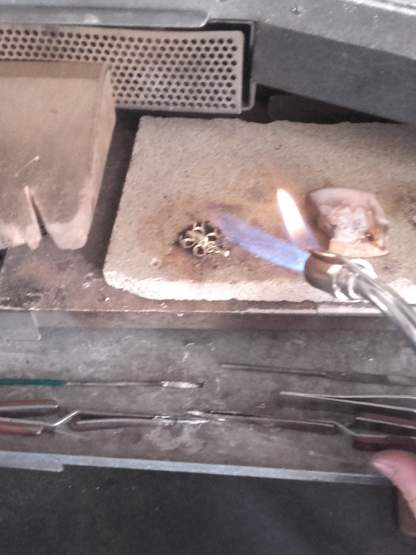 fabrication pendentif papillon : souder...
