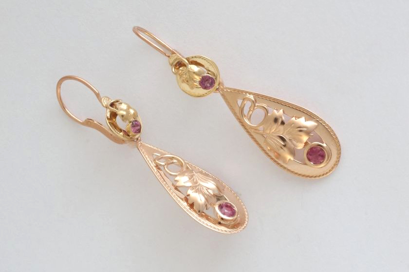 boucles d'oreilles feuilles de vigne et rubis