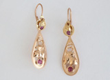 boucles d'oreilles feuilles de vigne et rubis