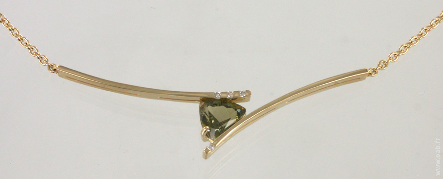 collier or, tanzanite, diamants