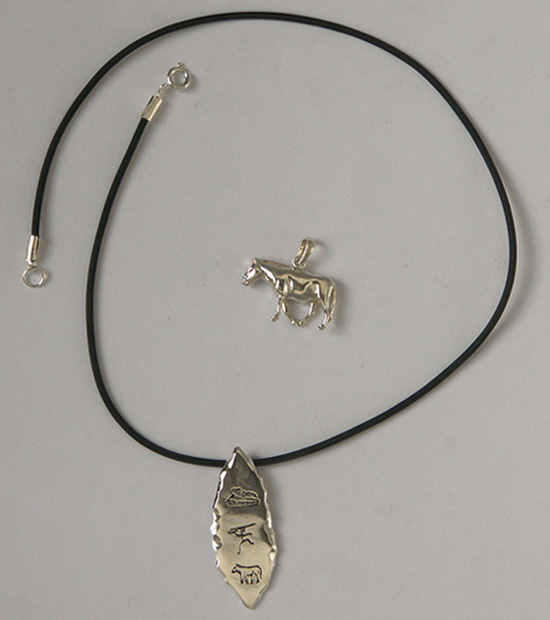 bijoux musée de préhistoire Solutré